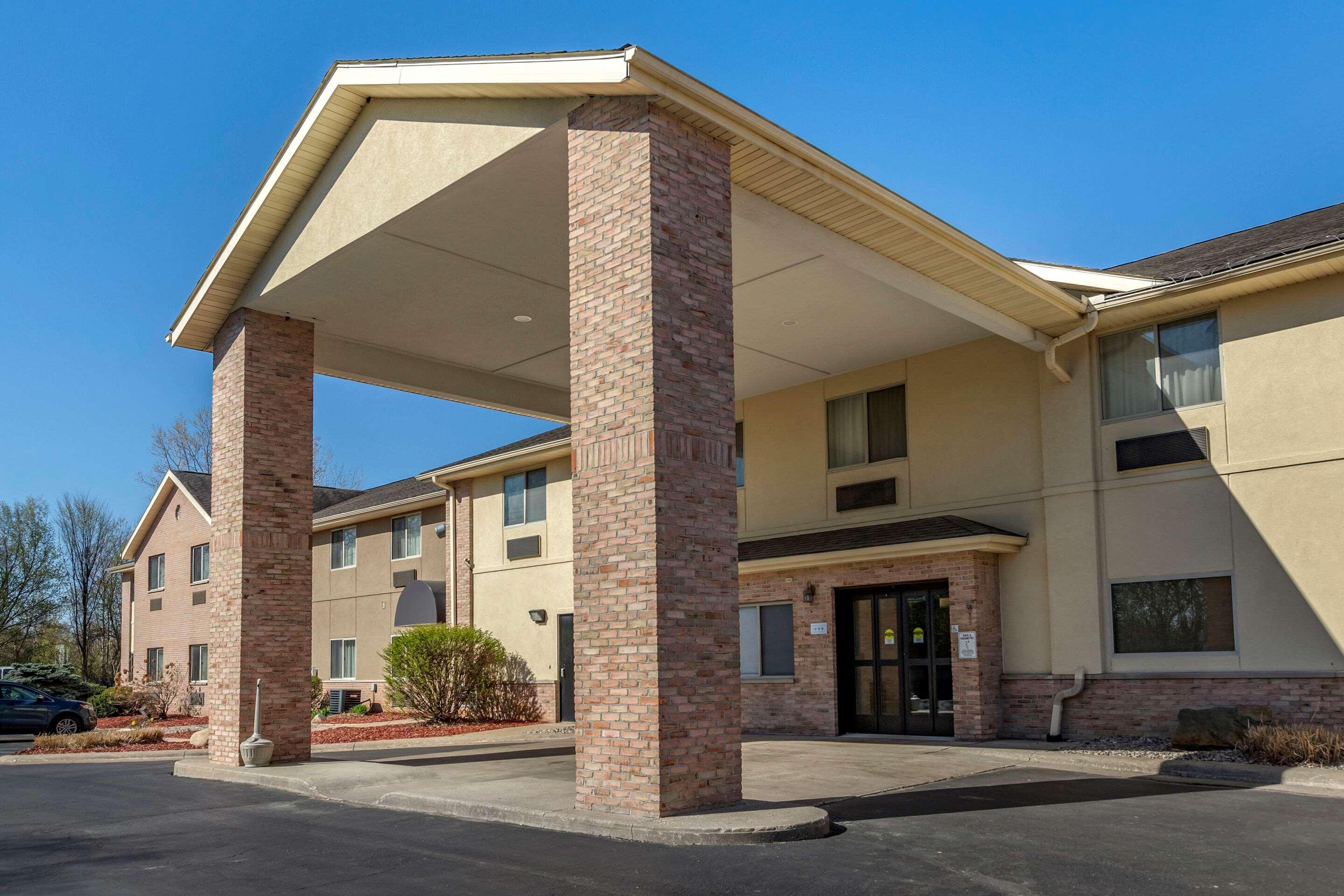 Hotel Comfort & Paw Paw